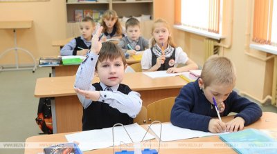Со следующего учебного года в Беларуси введут второй элемент школьной формы