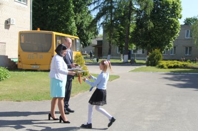 Торжественная линейка, посвященная окончанию учебного года